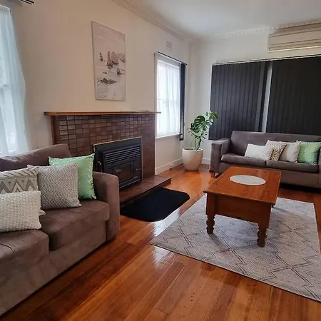 3 Bedroom Art Deco Home With Modern Features Burnie Exterior photo