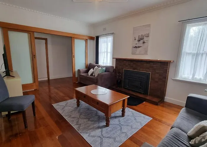 3 Bedroom Art Deco Home With Modern Features